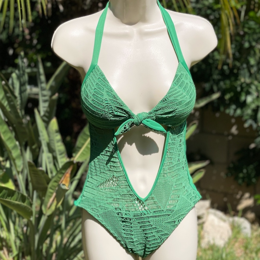 Georgeous Luli Fama One Peace Swimsuit 💚🍀